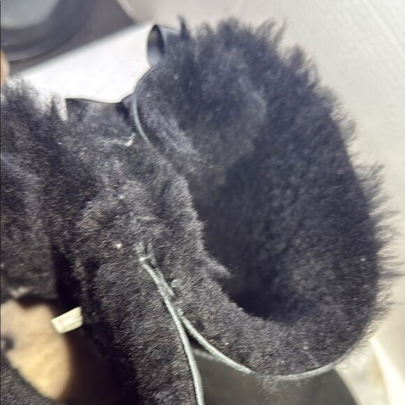 UGG Black Ankle Boots with Suede Finish pre-owned size: 6 - Picture 5 of 7